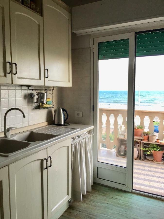 Апартаменты Casa Al Mare Лидо-ди-Остия Экстерьер фото